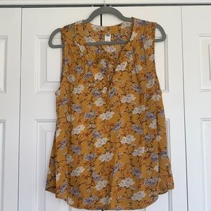 Yellow gray and burgundy floral sleeveless V-neck shirt Old Navy Sz. Large